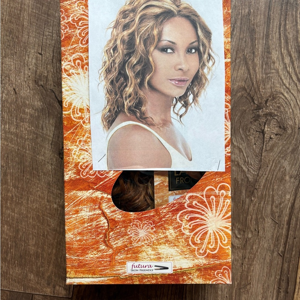 New Wig In Box - Picture 2 of 4